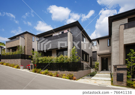 Early summer scenery in a residential area without utility poles-3 Early summer scenery in a residential area without utility poles-3 76641138