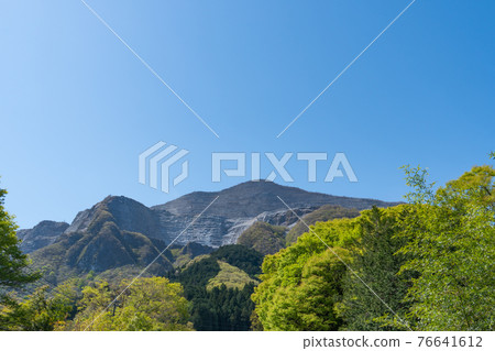 Mt. Buko seen from the road along the Ikugawa River Mt. Buko seen from the road along the Ikugawa River 76641612