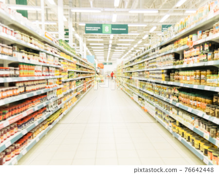 blurred supermarket aisle 76642448