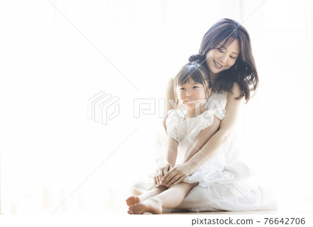 Parent-child portrait 76642706