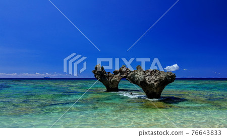 Heart rock 76643833