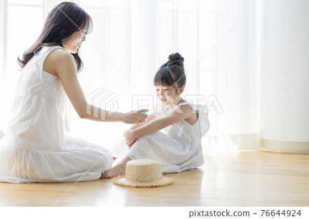 Parent-child skin care beauty 76644924