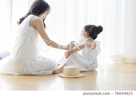 Parent-child skin care beauty Parent-child skin care beauty 76644925