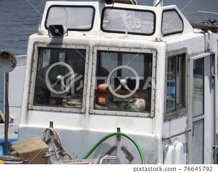 Ship wipers and swivel windows 76645792