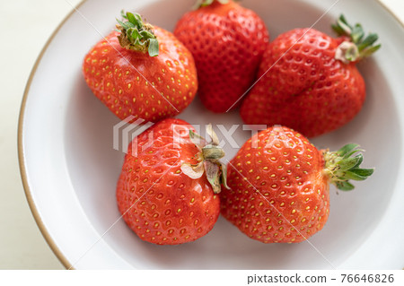 Strawberry Strawberry 76646826