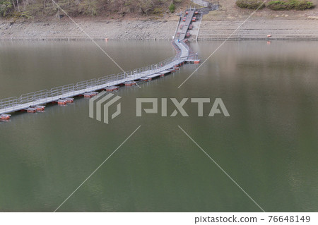 Tomeura Ukibashi 在奧多摩湖上的春天景色 Tomeura Ukibashi 在奧多摩湖上的春天景色 76648149