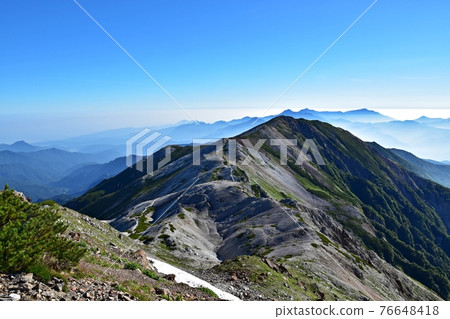 通向光蓮岳的山脊白馬山附近 通向光蓮岳的山脊白馬山附近 76648418