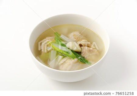 Chinese style stamina soup of chicken 76651258