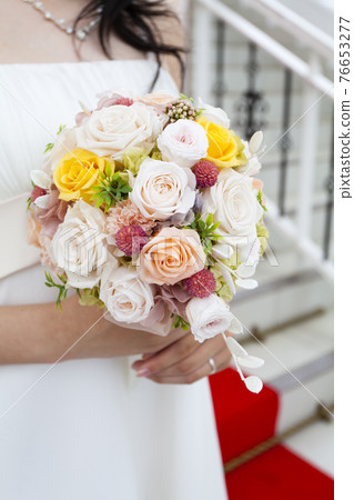  Bride with a bouquet 76653277