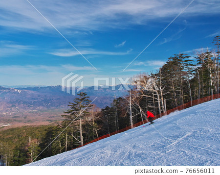 凱達高原瑪雅滑雪場，以中央阿爾卑斯山為背景，在天空高地滑雪 76656011