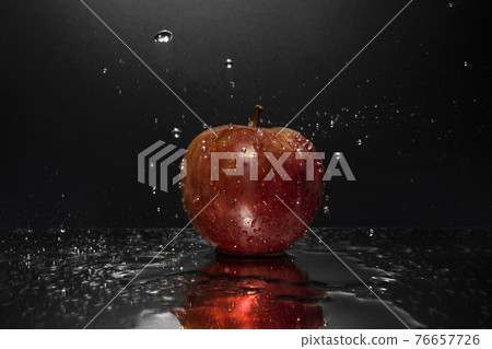 Red apple Red apple 76657726