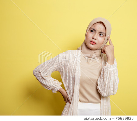 woman hijab with an expression happy thinking something 76659923