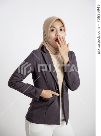woman entrepreneur wearing hijab surprised looking at the camera, office work concept woman entrepreneur wearing hijab surprised looking at the camera, office work concept 76659949