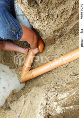 Supply of a sewer pipe to a sump on a trench in the village. 76661925