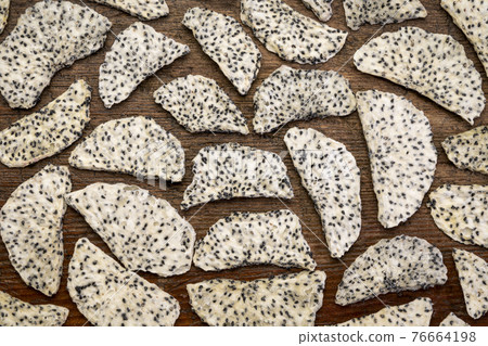dried white dragon fruit (pitaya) 76664198