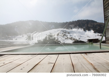 早上萬座溫泉露天浴池的風景 早上萬座溫泉露天浴池的風景 76666902