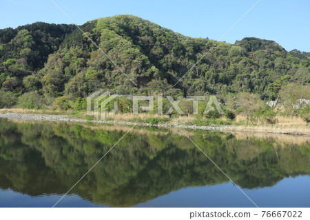 Fresh green mountain Fresh green mountain 76667022