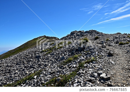 Mt. Shirouma, a ridgeline leading to Mt. Korenge 76667885
