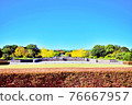 A spacious park landscape under clear skies 76667957