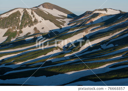 Asahidake in the morning from Mt. Hakuun 76668857
