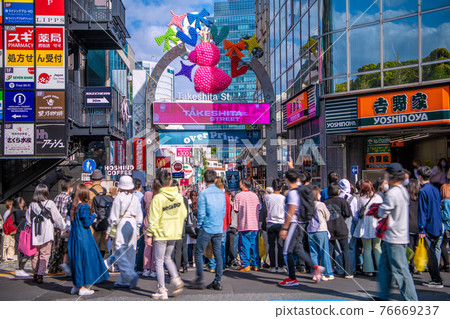 After the cancellation of the Tokyo cityscape in Japan, many people came to Takeshita Street in Harajuku. Infection explosion again. The threat of mutant strains ... = April 3 76669237