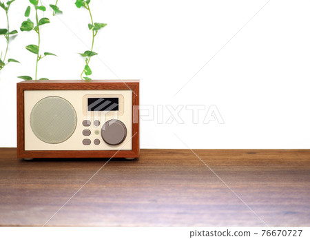 Bluetooth speaker wood grain natural 76670727