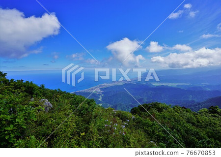 Cityscape of the Sea of Japan and Itoigawa from Mt. Kurohime 76670853