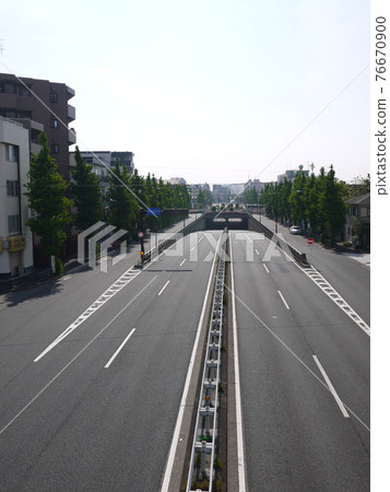 Kanpachi and Underpass 76670900