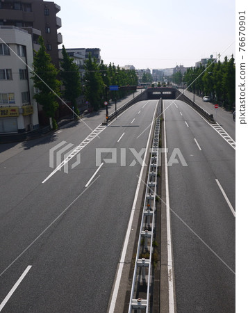 Kanpachi and Underpass 76670901