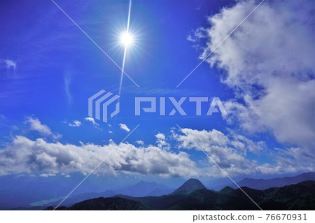 Blue sky and sun over Mt. Kurohime 76670931