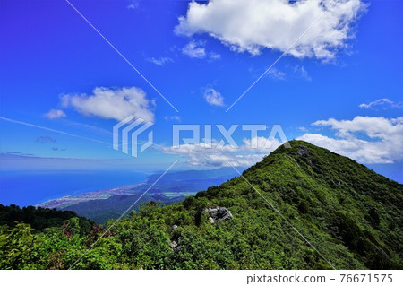 Aomi Kurohimeyama ridgeline, coast and blue sky Aomi Kurohimeyama ridgeline, coast and blue sky 76671575