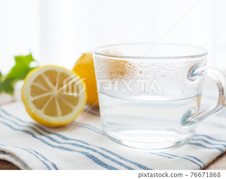 檸檬白開水 76671868