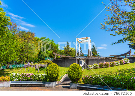 Tsurumaki Nishi Park in Spring, Tama City, Tokyo 76672160