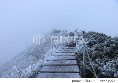 Rime and Hakuo Daisen, Tottori Prefecture, Okayama Prefecture, Natsuyama Trail Rime and Hakuo Daisen, Tottori Prefecture, Okayama Prefecture, Natsuyama Trail 76673992