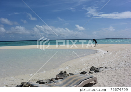 Beach resort, maldives 76674799