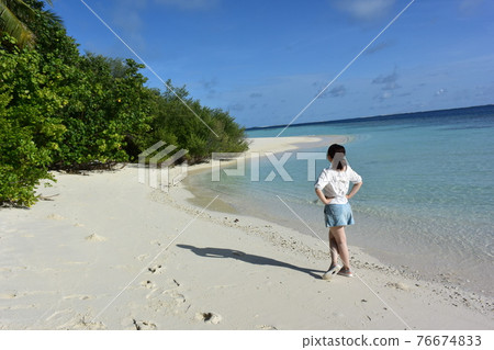 Beach resort, maldives 76674833