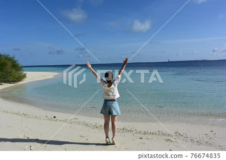 Beach resort, maldives 76674835