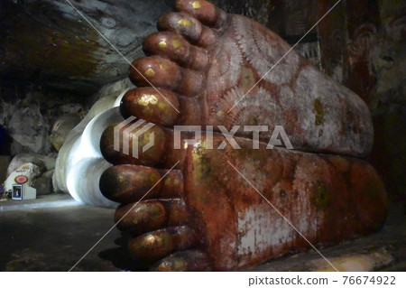 Dambulla Golden Temple 76674922