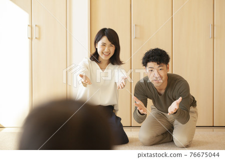 Parents calling my child walking 76675044