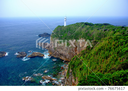 Cape Ashizuri ・ View of the tip of the cape at the southernmost tip of Shikoku and the lighthouse from the observation deck of the viewpoint ・ Tosashimizu City, Kochi Prefecture (1) 76675617