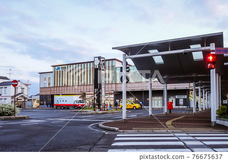JR Kurayoshi Station in the early morning JR Kurayoshi Station in the early morning 76675637