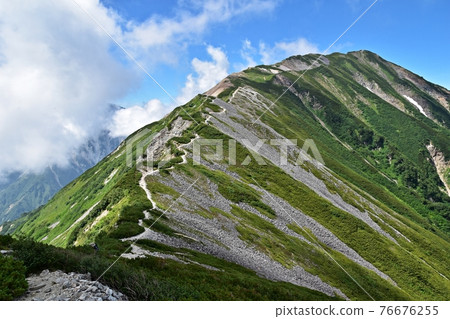 從船越能登到光棱山的山脊線 76676255