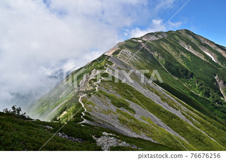 The ridgeline from Funakoshi Noto to Mt. Korenge and the clouds over the ridgeline The ridgeline from Funakoshi Noto to Mt. Korenge and the clouds over the ridgeline 76676256