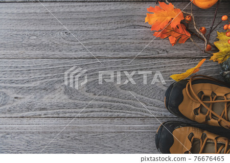 Autumn wood grain background Mountain climbing tool image Bird's-eye view shooting material Autumn wood grain background Mountain climbing tool image Bird's-eye view shooting material 76676465