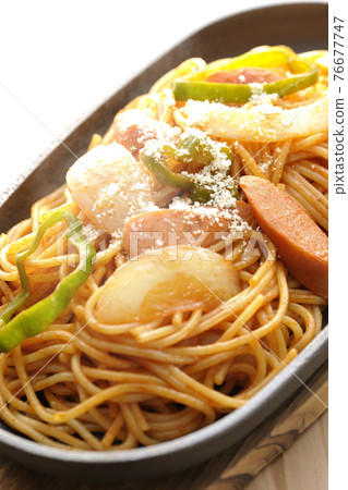 Hot Neapolitan with onions, peppers and wieners served on an iron plate Hot Neapolitan with onions, peppers and wieners served on an iron plate 76677747