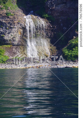 Shiretoko Peninsula, Hokkaido Kamui Wacka Waterfall 76678096