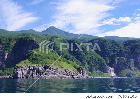 Shiretoko Peninsula, Hokkaido Kamui Wacka Waterfall and Mt. Iou Shiretoko Peninsula, Hokkaido Kamui Wacka Waterfall and Mt. Iou 76678109