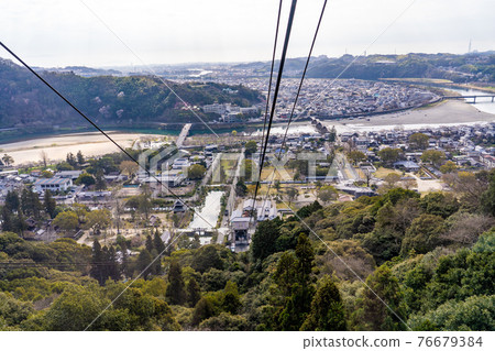 從山口縣岩國市岩國城索道山頂眺望菊甲公園 從山口縣岩國市岩國城索道山頂眺望菊甲公園 76679384