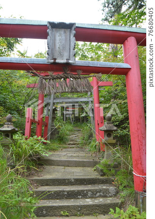 通往Niitsuiwa Daimyojin的方法（佐渡島/新潟縣佐渡市574 Aikawa Shidomura） 76680405