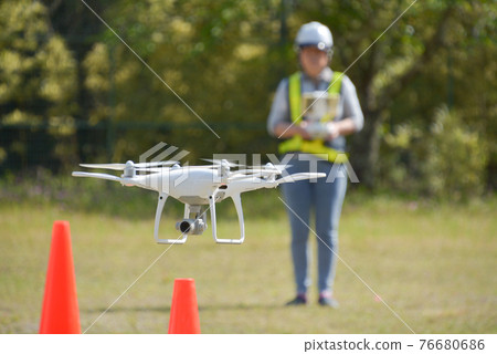 Train drone maneuvering Train drone maneuvering 76680686